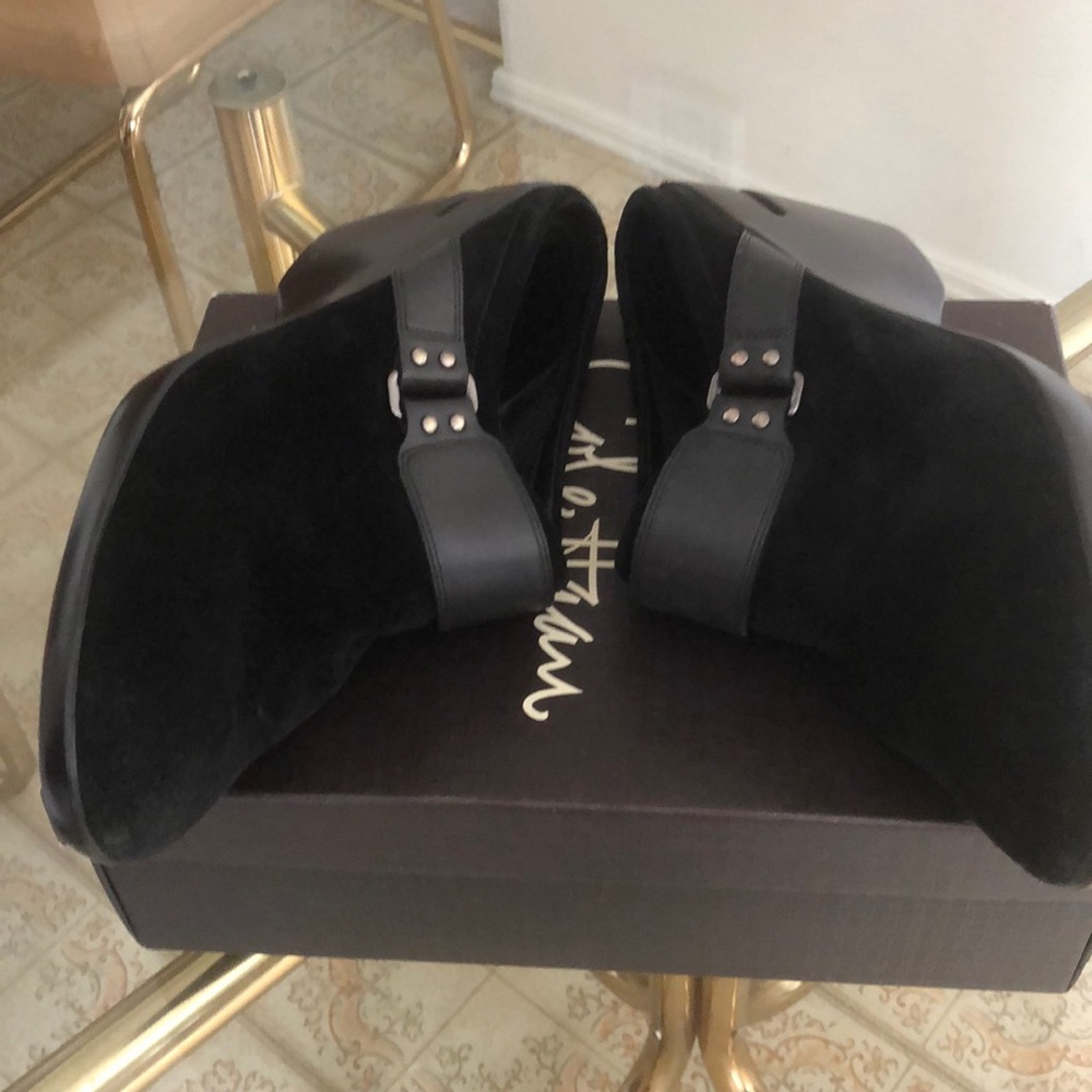 Shoes - Picture 6 of 6